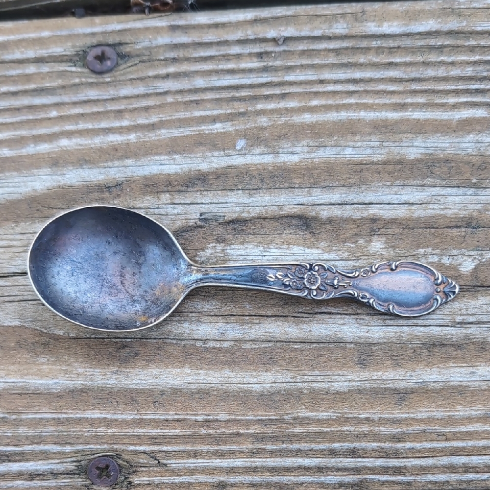 Vintage 1954 IS Wm Rogers & Son Silver Plate Baby Spoon Victorian Rose